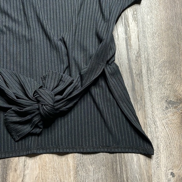 New Look Women’s Ribbed Black Short Sleeve Blouse with front Knot, size 6 - Picture 9 of 9